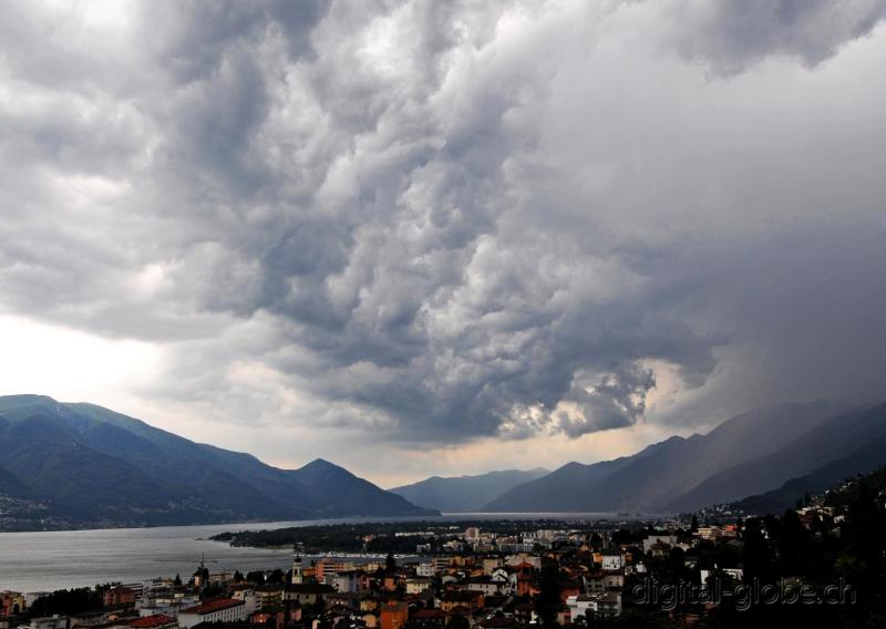 Ticino, Verzasca, Maggia, Brione, Sonogno, Corippo, Locarno, Lago Maggiore, cielo, inverno, cascata, foresta