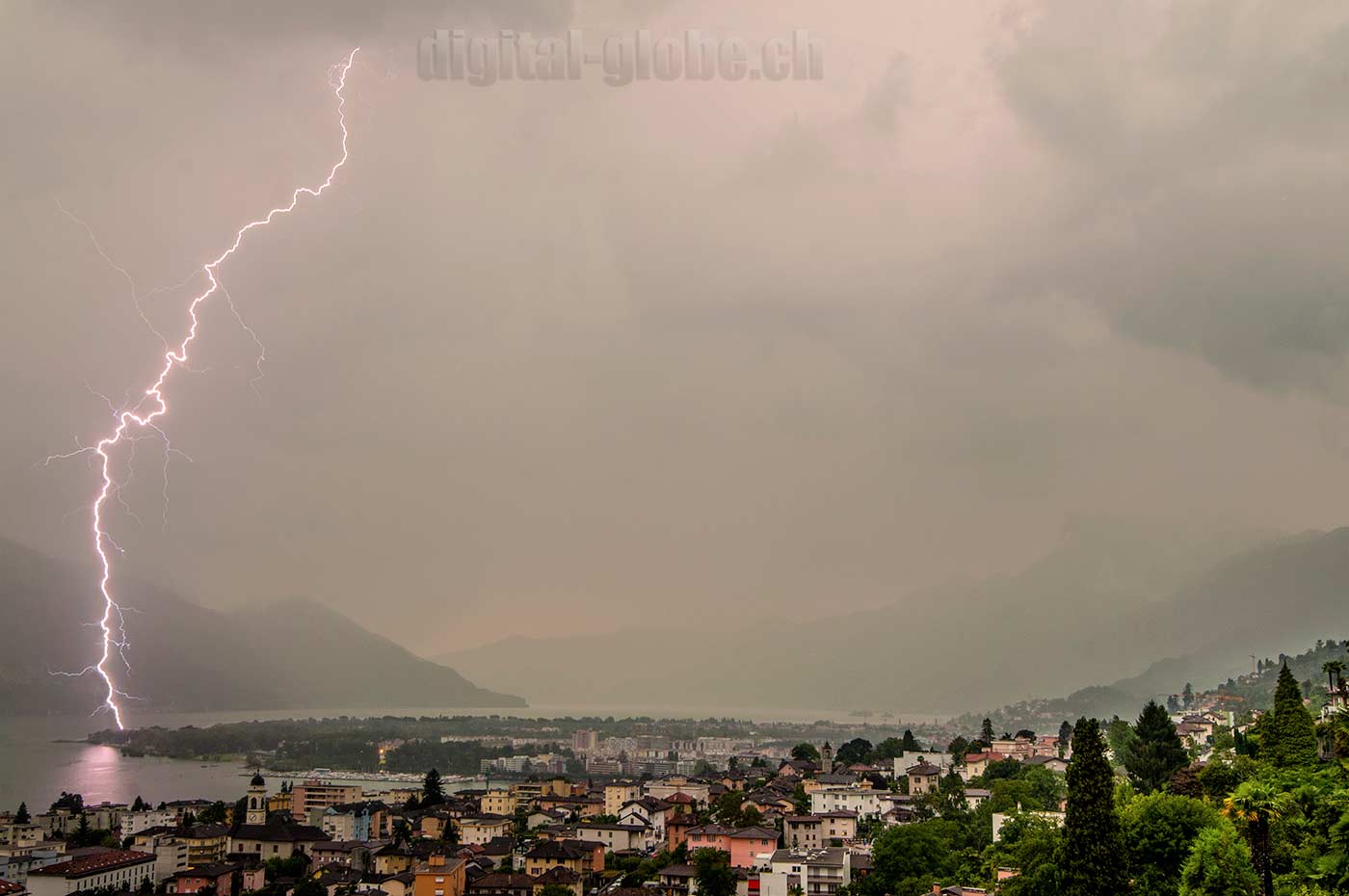 Temporale, fulmine, Lago Maggiore